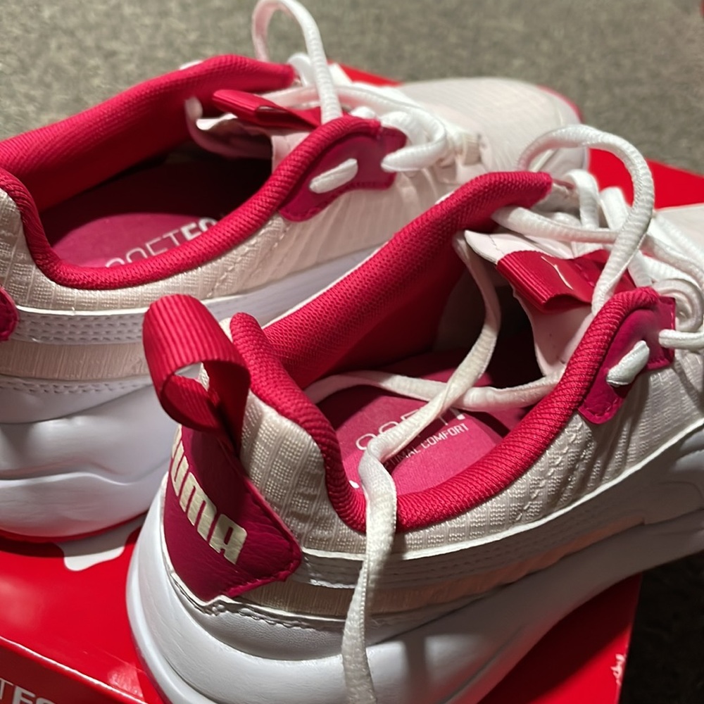 Puma - Picture 3 of 5